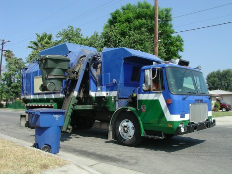 Organized process of home clearance services